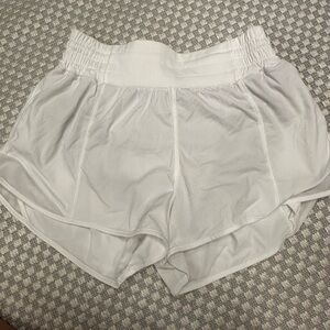lululemon hotty hot shorts 2.5”